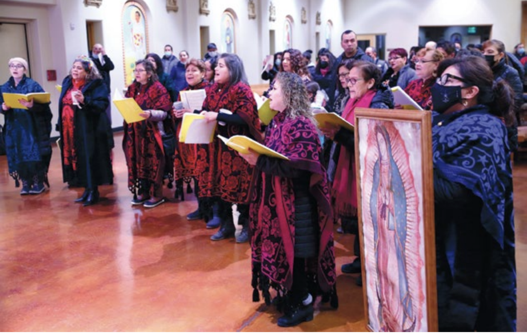 Choir and parishioners at the Las Manañitas